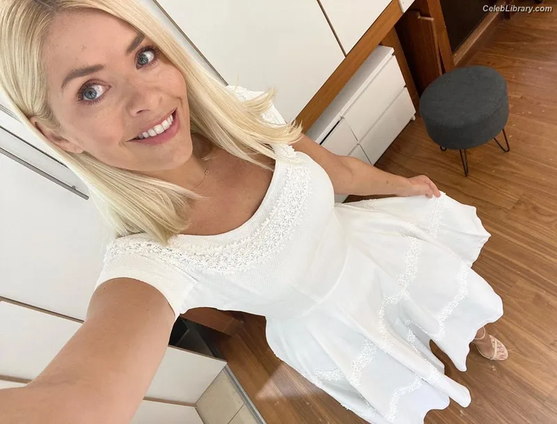 Holly Willoughby photo 24 of 931