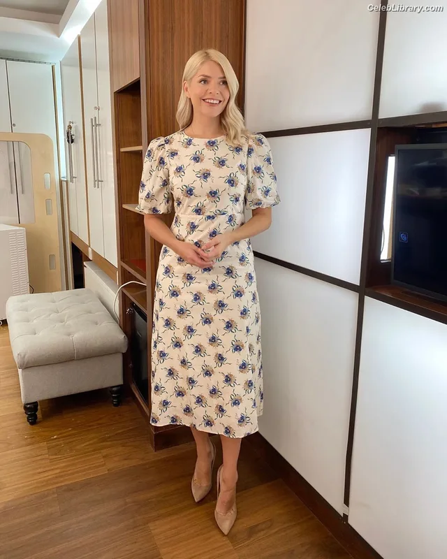 Holly Willoughby photo 19 of 931