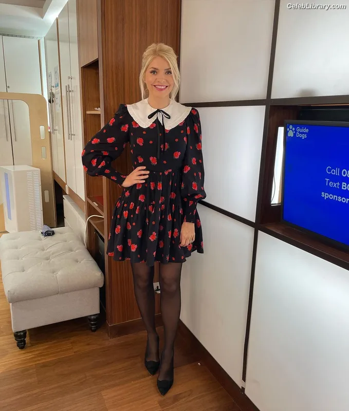 Holly Willoughby photo 9 of 931