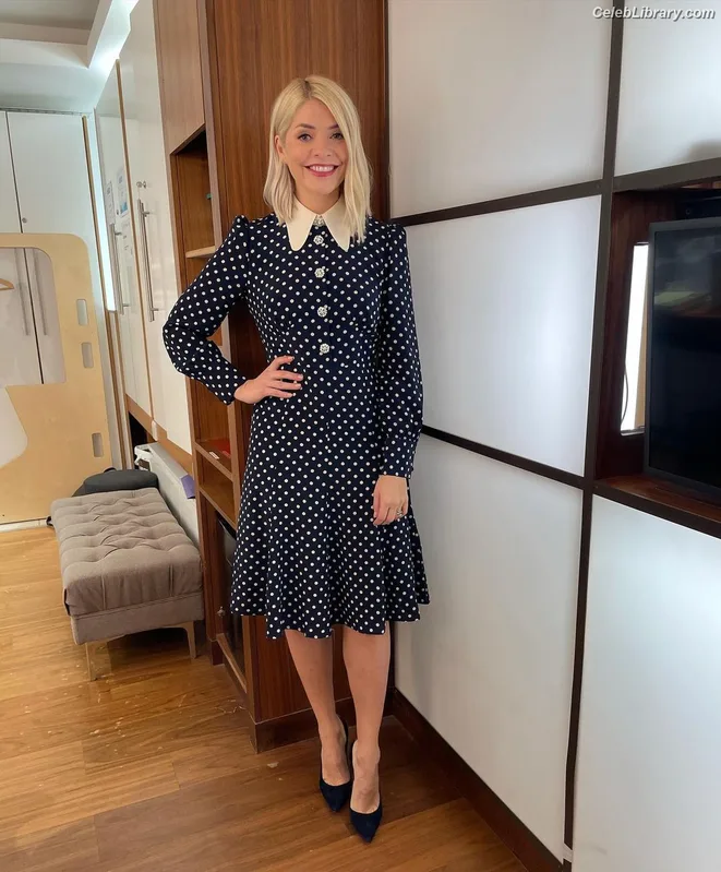 Holly Willoughby photo 20 of 931