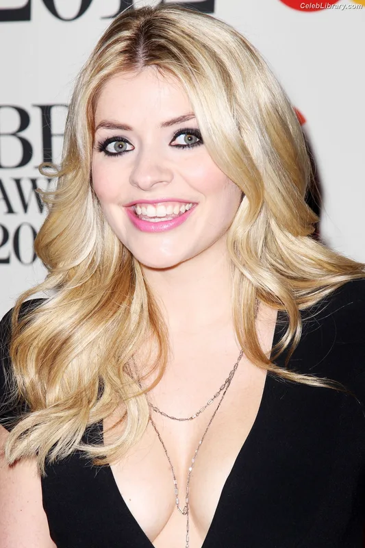 Holly Willoughby photo 6 of 931