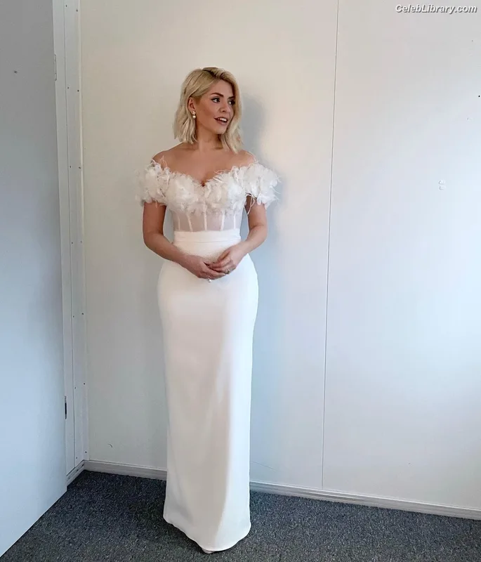 Holly Willoughby photo 14 of 931