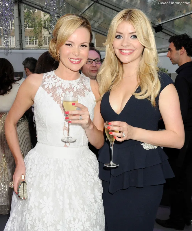 Holly Willoughby photo 21 of 931