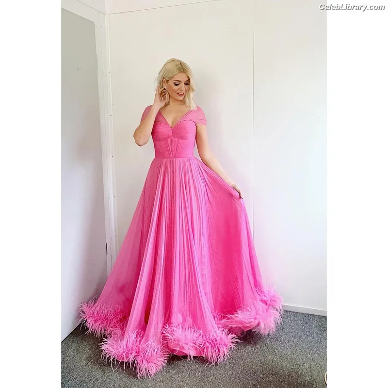 Holly Willoughby photo 24 of 931