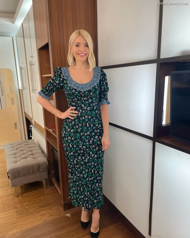 Holly Willoughby photo 6 of 931
