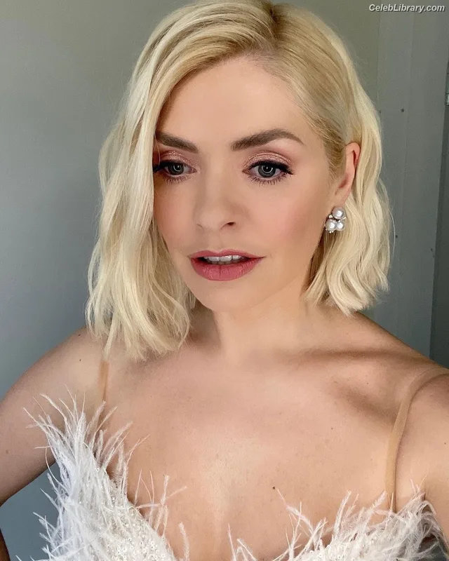 Holly Willoughby photo 20 of 931