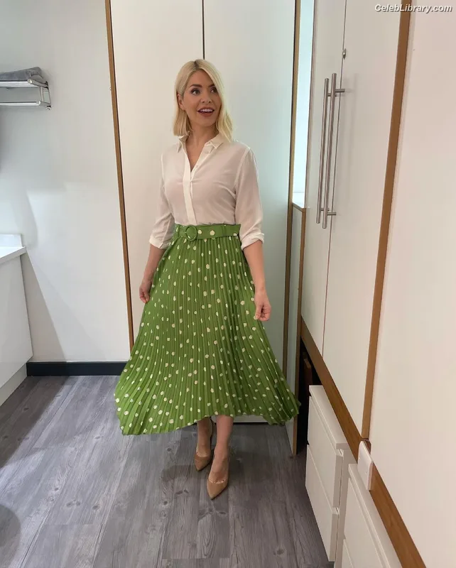 Holly Willoughby photo 20 of 931
