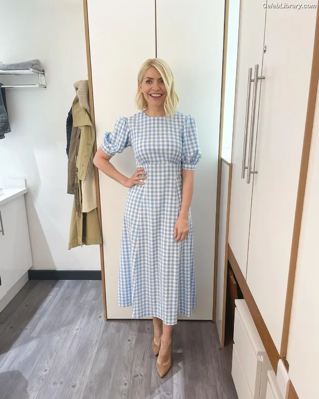 Holly Willoughby photo 21 of 931