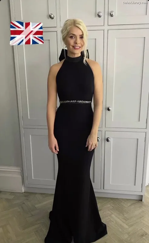 Holly Willoughby photo 5 of 931