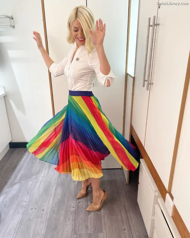 Holly Willoughby photo 13 of 931