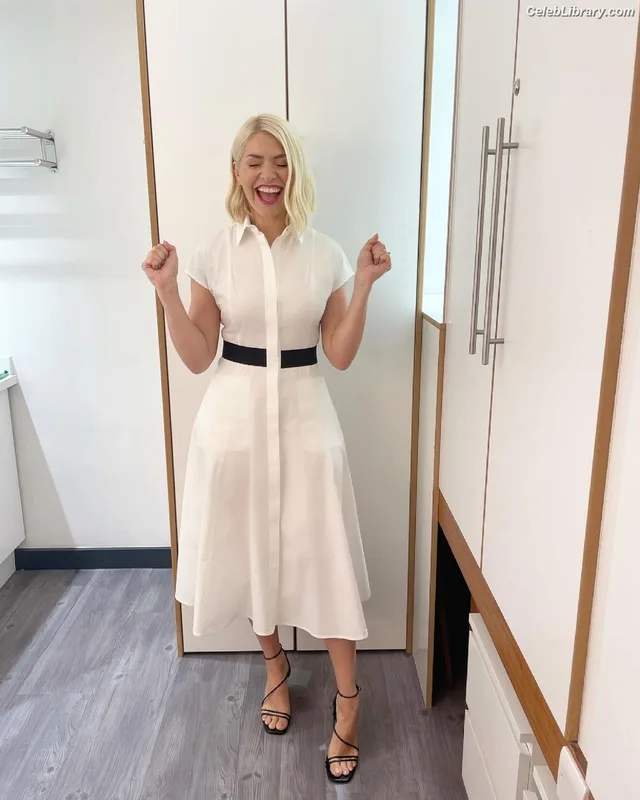 Holly Willoughby photo 16 of 931