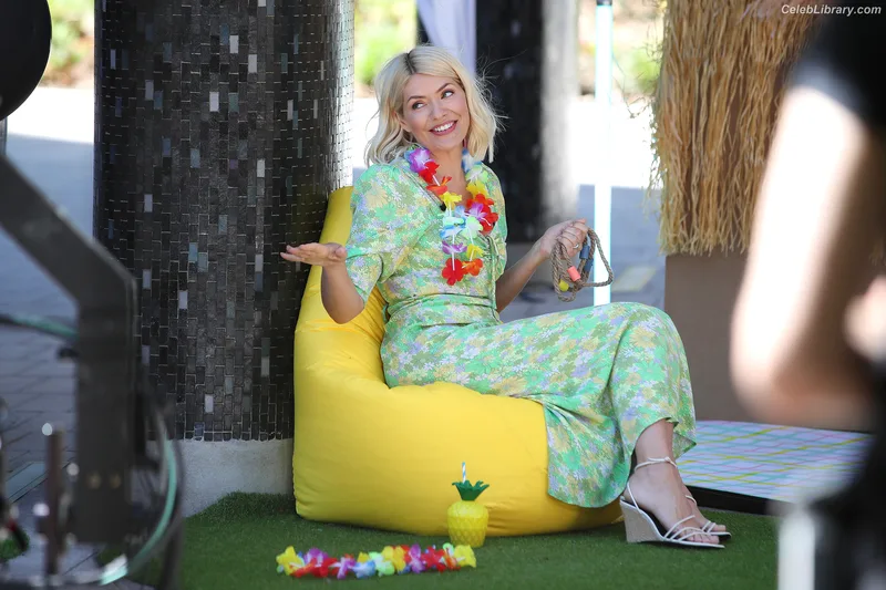 Holly Willoughby photo 19 of 931