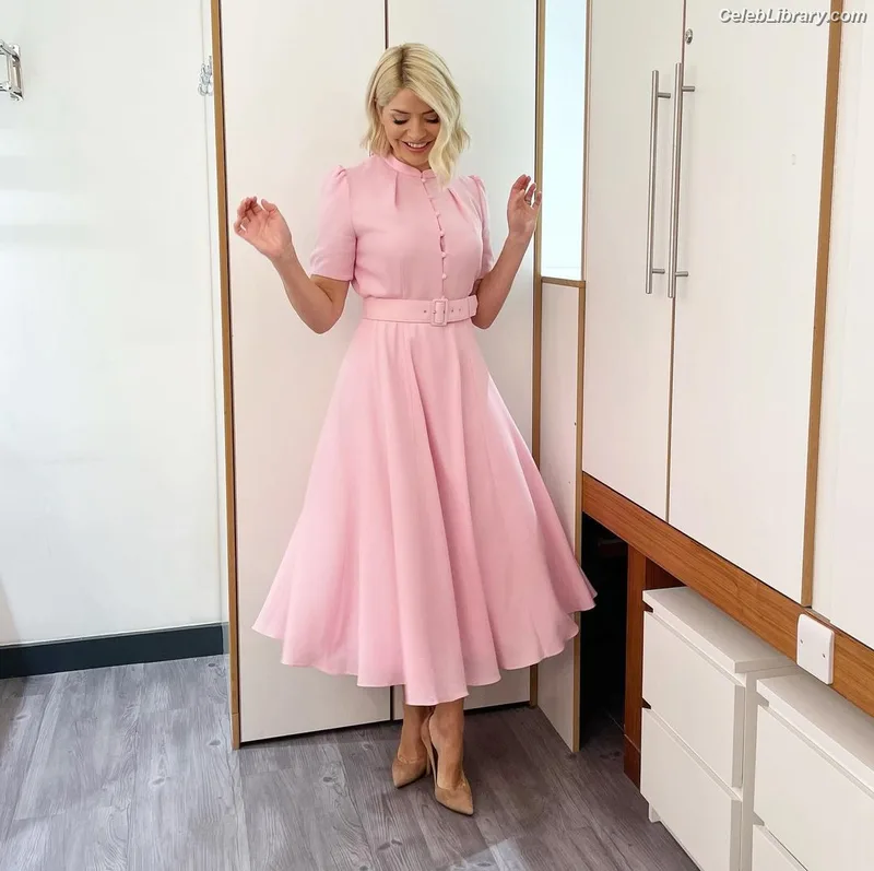 Holly Willoughby photo 13 of 931