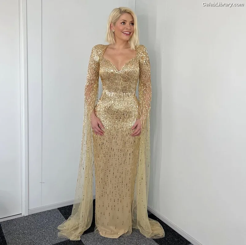 Holly Willoughby photo 16 of 931