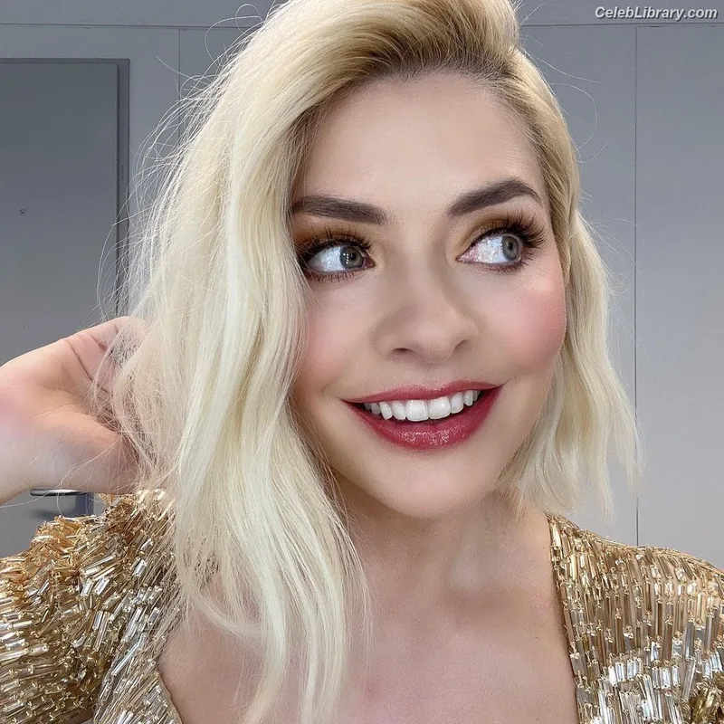 Holly Willoughby photo 20 of 931