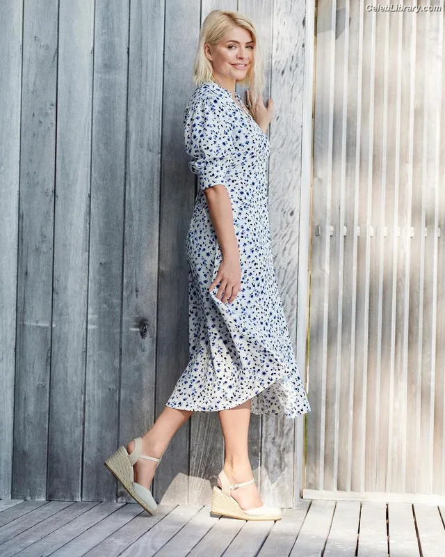 Holly Willoughby photo 24 of 931