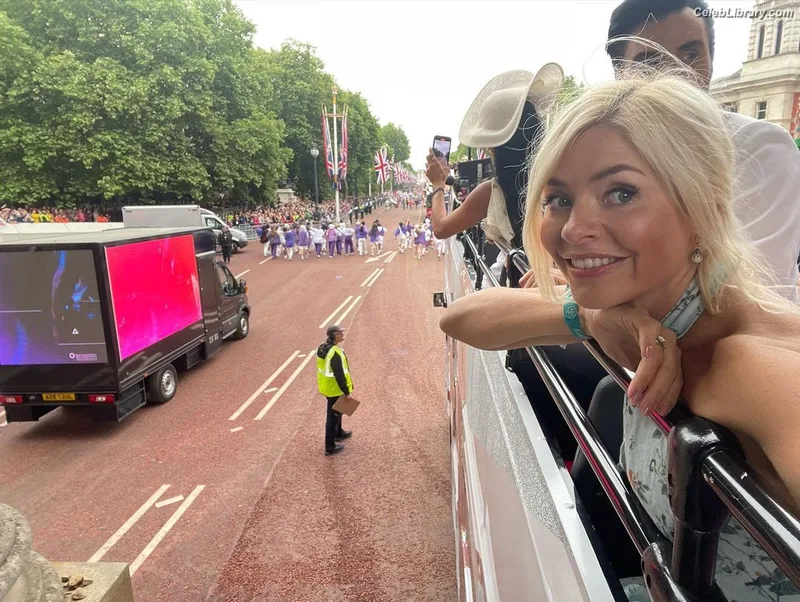 Holly Willoughby photo 13 of 931