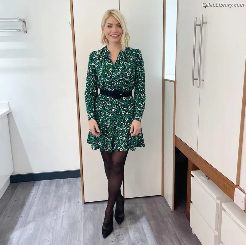Holly Willoughby photo 13 of 931