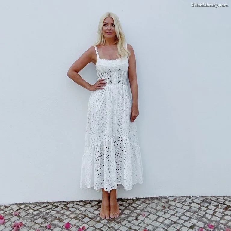 Holly Willoughby photo 24 of 931