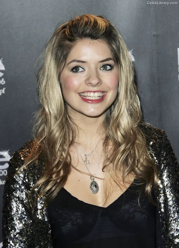 Holly Willoughby photo 3 of 931