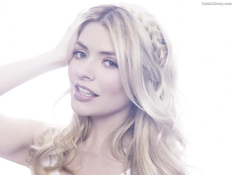 Holly Willoughby photo 1 of 931
