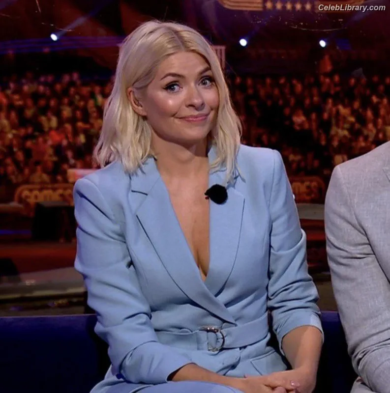 Holly Willoughby photo 7 of 931