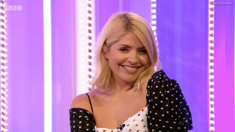 Holly Willoughby photo 4 of 931