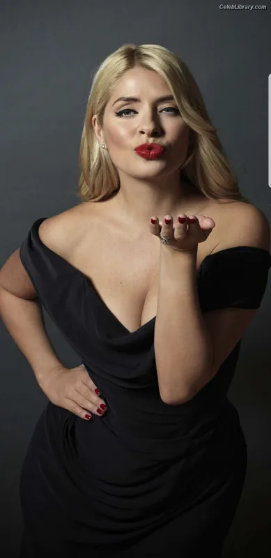 Holly Willoughby photo 12 of 931
