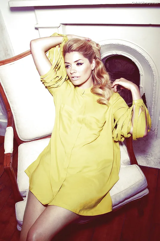 Holly Willoughby photo 19 of 931