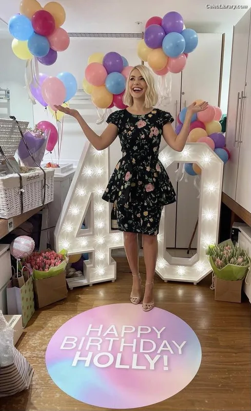 Holly Willoughby photo 22 of 931