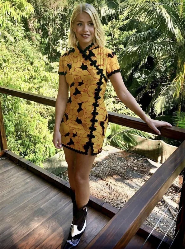 Holly Willoughby photo 1 of 931