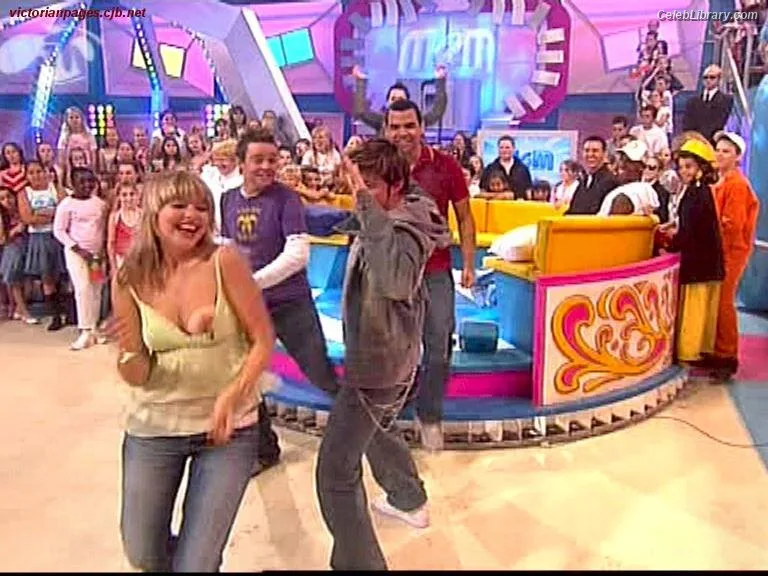 Holly Willoughby photo 18 of 931