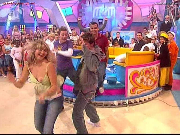 Holly Willoughby photo 19 of 931