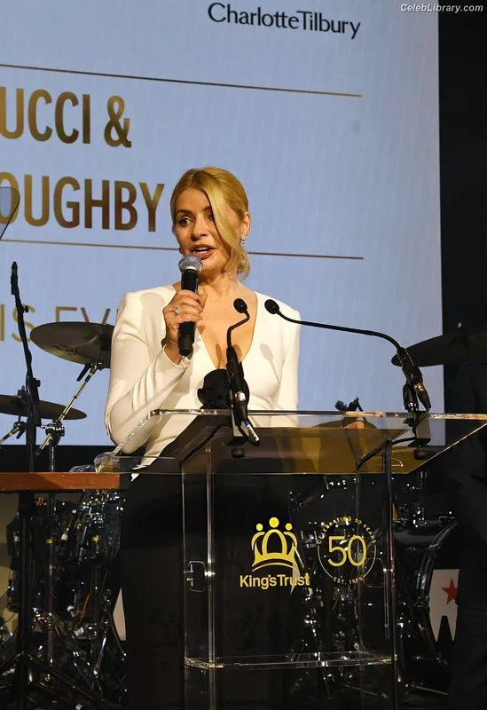 Holly Willoughby photo 14 of 931
