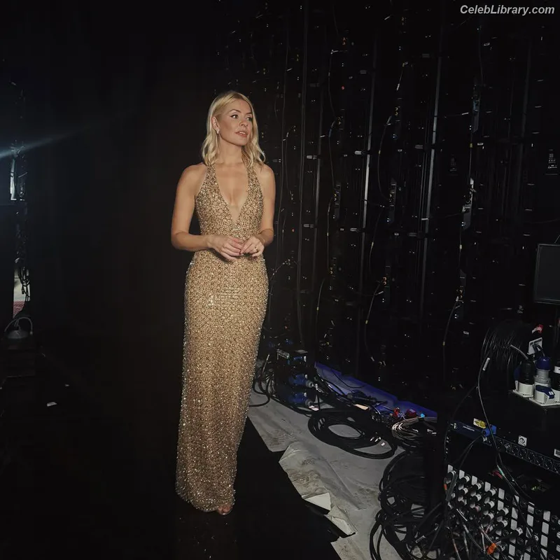 Holly Willoughby photo 5 of 931