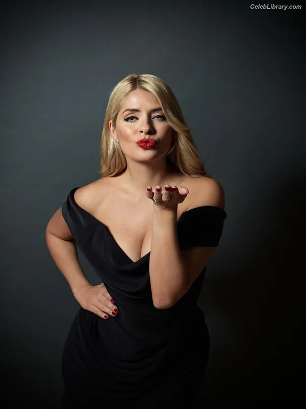 Holly Willoughby photo 11 of 931