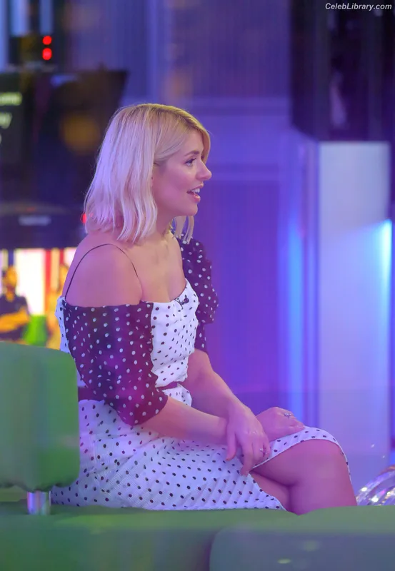 Holly Willoughby photo 22 of 931