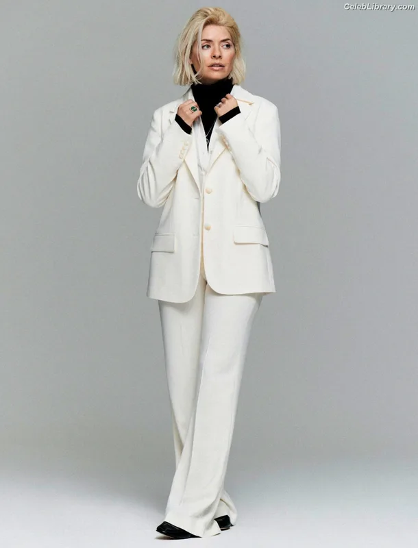 Holly Willoughby photo 6 of 931
