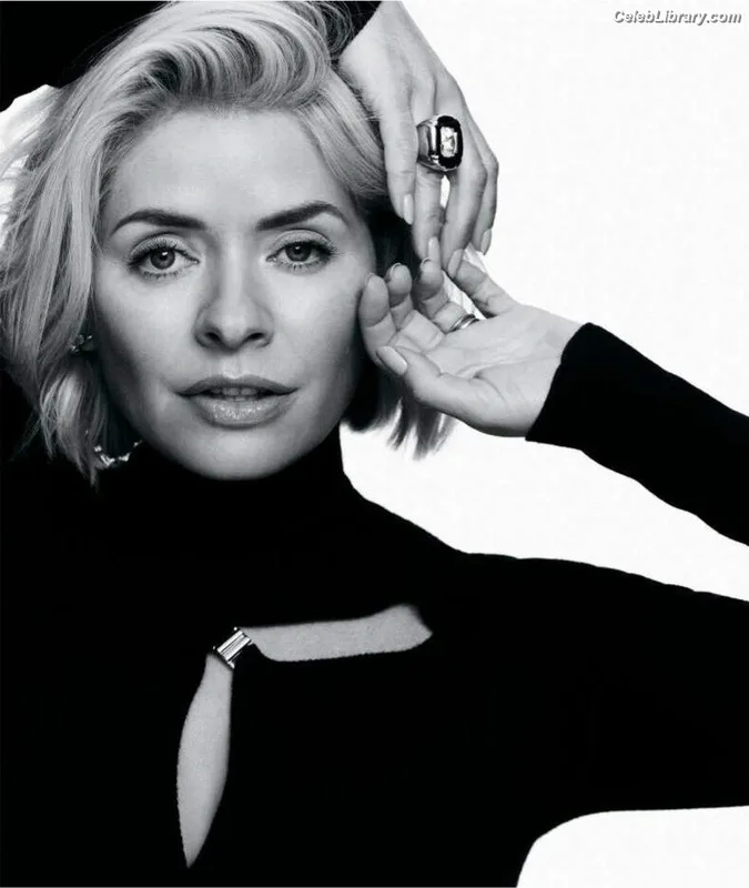 Holly Willoughby photo 8 of 931