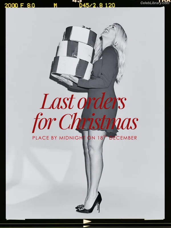 Holly Willoughby photo 14 of 931