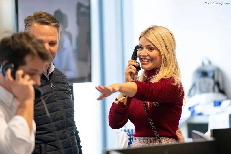 Holly Willoughby photo 24 of 931