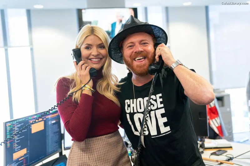 Holly Willoughby photo 4 of 931