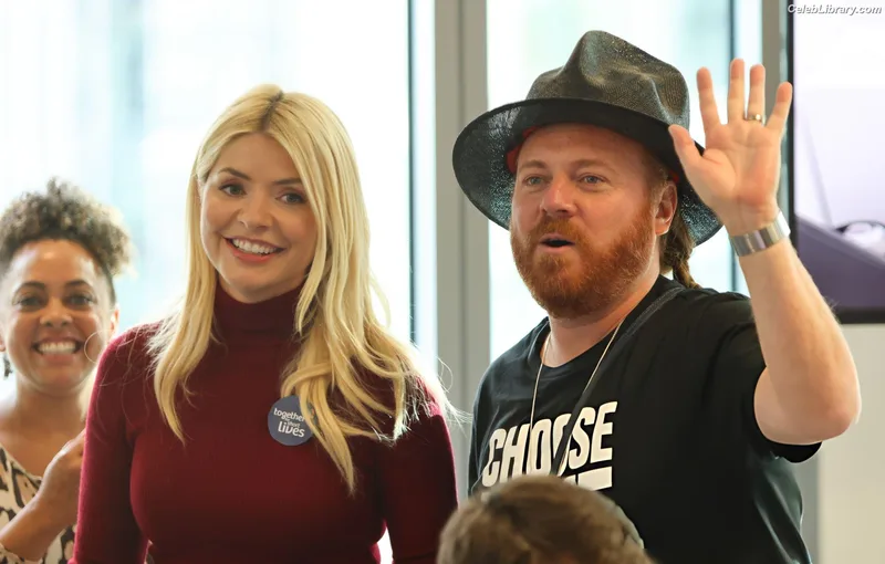 Holly Willoughby photo 15 of 931