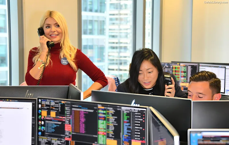Holly Willoughby photo 23 of 931
