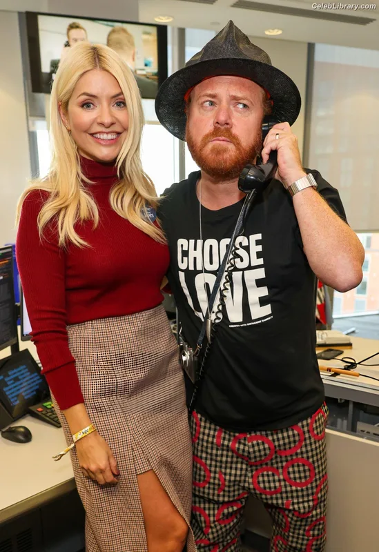 Holly Willoughby photo 1 of 931