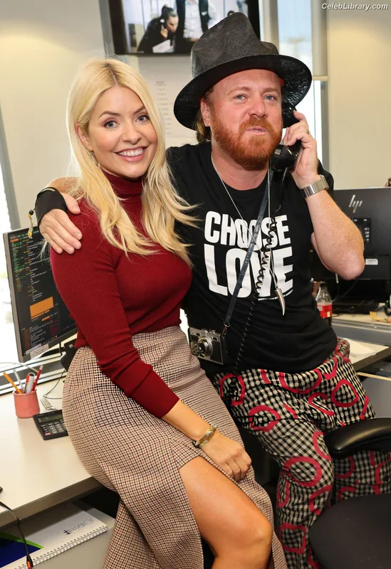 Holly Willoughby photo 3 of 931