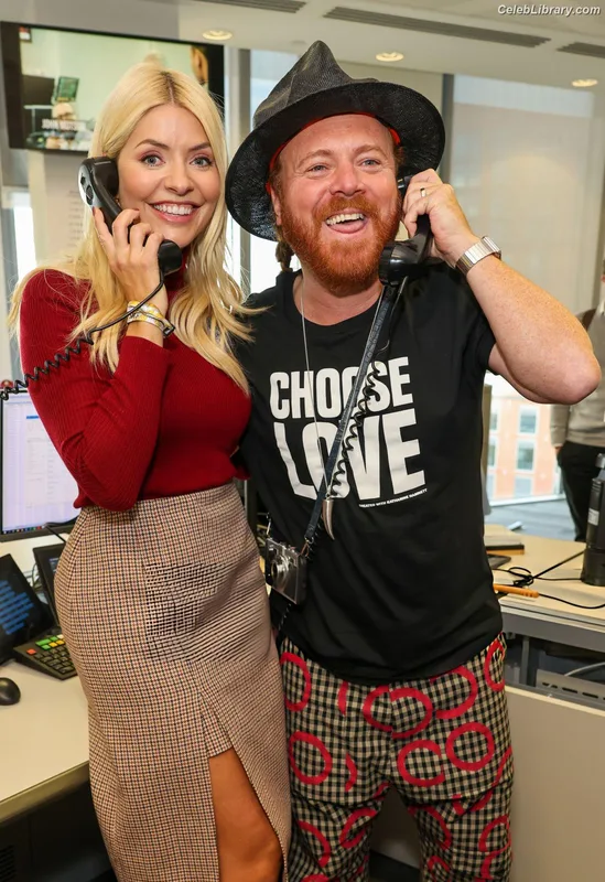 Holly Willoughby photo 7 of 931