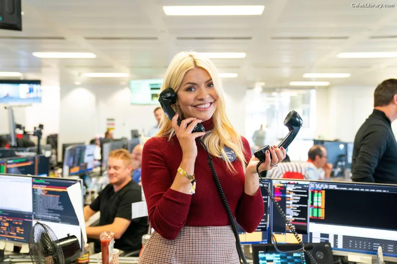 Holly Willoughby photo 10 of 931