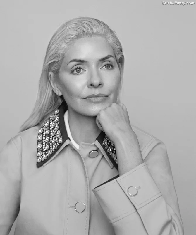 Holly Willoughby photo 21 of 931
