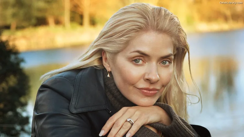 Holly Willoughby photo 22 of 931